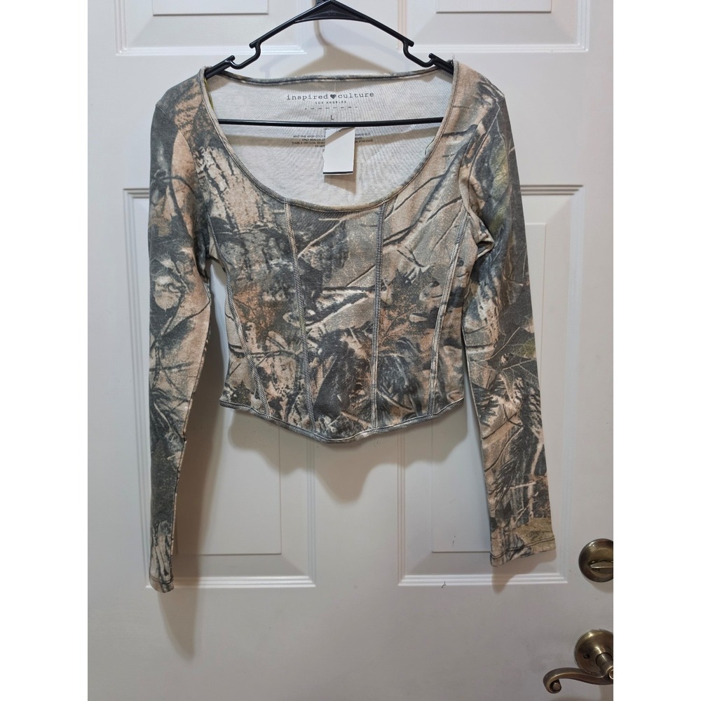 Inspired Culture Camo Long Sleeve Corset Hem Crop Top Woodland Camouflage L NWT